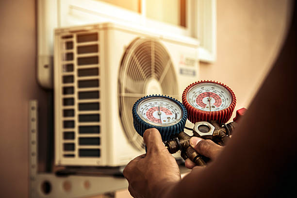 Professional Hvac technician working in Lewisville, TX